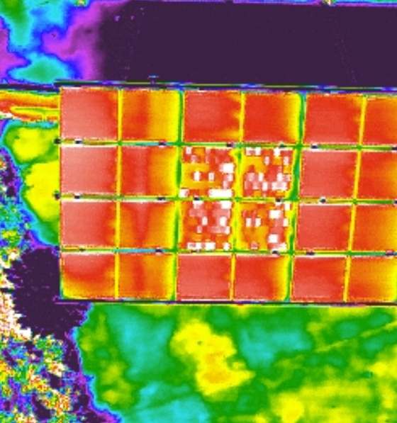 Termografia di un modulo con un gruppo di celle anomale al centro