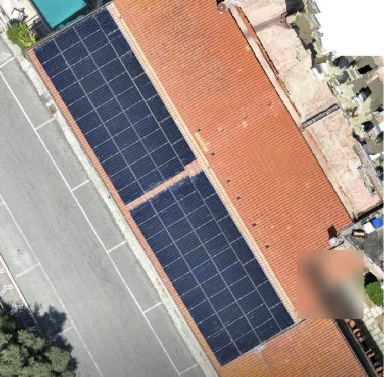 Ortofoto a colori di un impianto fotovoltaico su tetto